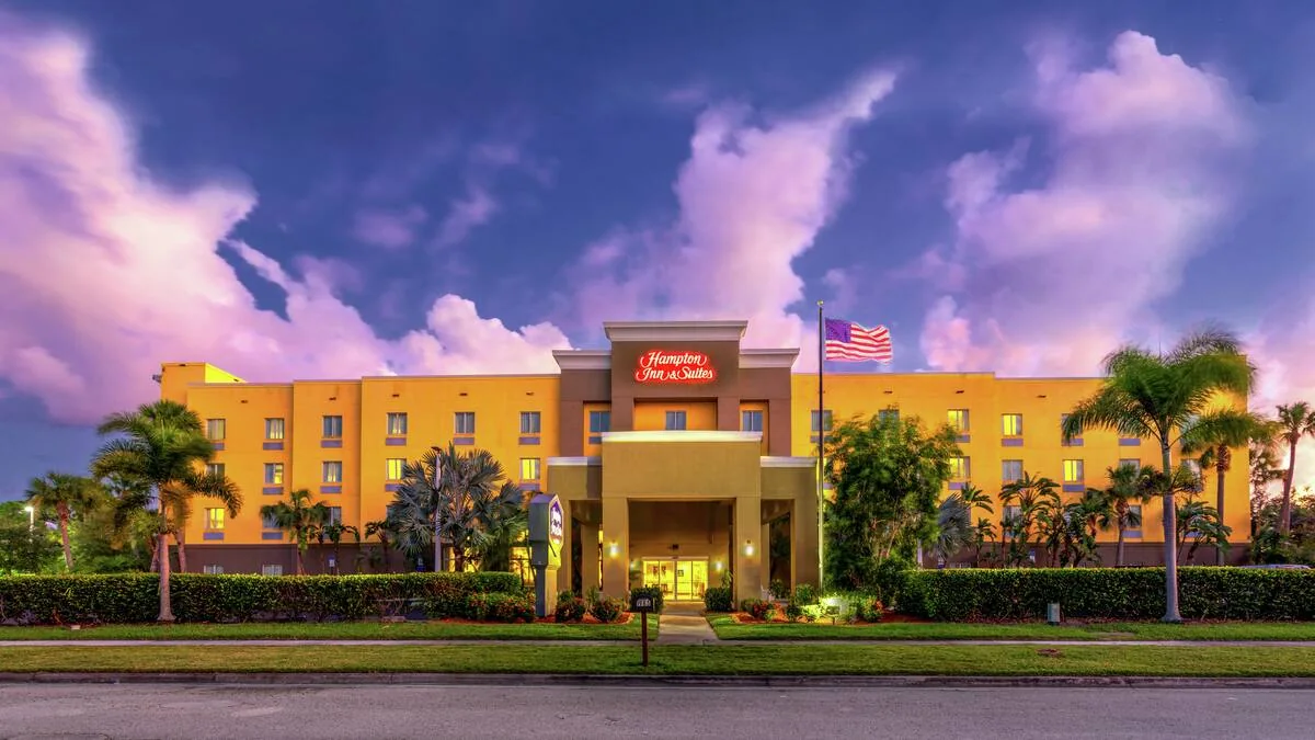 Hampton Inn and Suites Ft. Pierce exterior